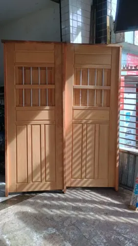 Porta Madeira Tatajuba com janela central 80x 2,10