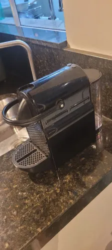 Espumador de leite e cafeteira nespresso