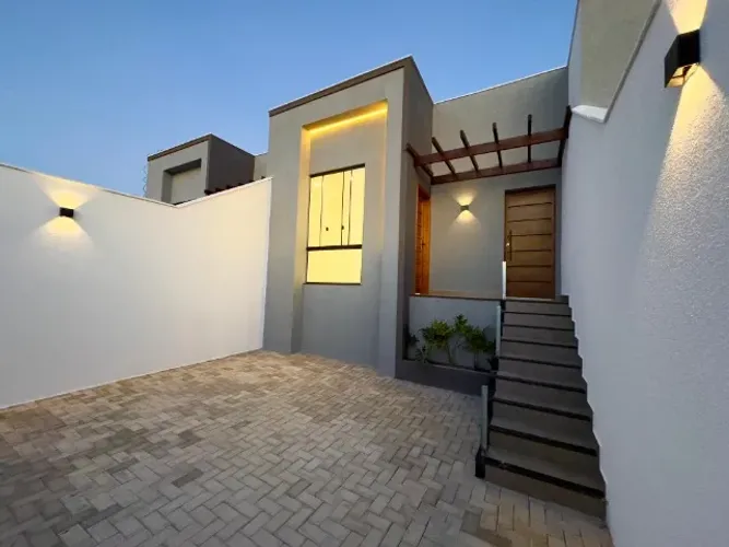 LINDA CASA TOTALEMNTE INDIVIDUAL (NÃO É GEMINADA), 3 QTOS C/ SUÍTE, N. CENTRO, SANTA LUZIA