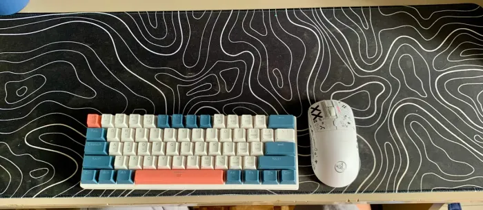 Teclado mecânico(switch red), mouse( Bluetooth ) e mousepad