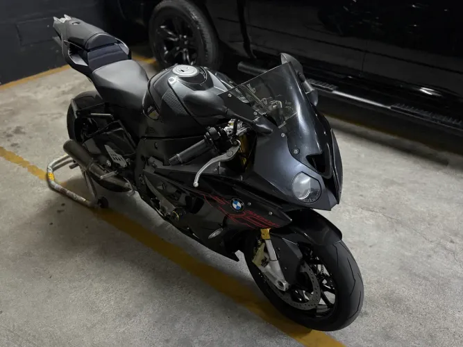 BMW S1000 RR Baixo Km Impecável