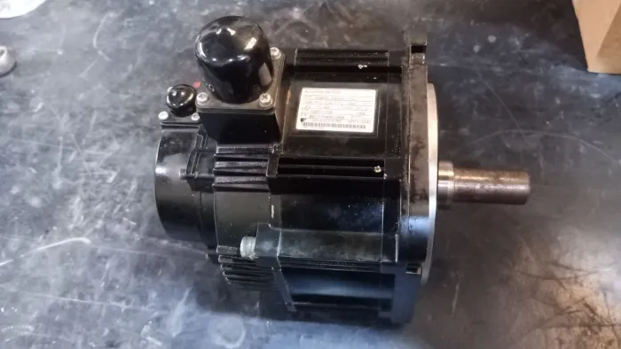 Servo Motor CA Yaskawa, modelo SGMGV-09DDW-YG25