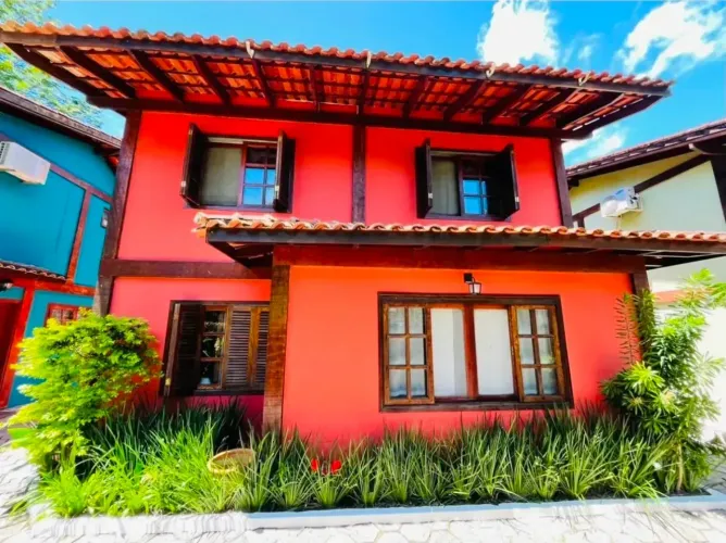 Casa em Maresias 150m da Praia 3 Suítes Piscina Churrasqueira Condomínio Venda R$1.250.000