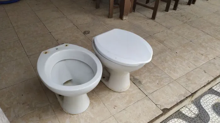Vaso, Bacia sanitária em bom estado de conservação. 
