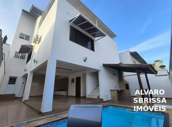 Casa com 4 dormitórios 1 suíte piscina 400 m2 no Condomínio Portal de Itu em Itu/SP á 2 mi