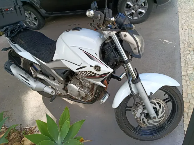 Moto muito conservada.