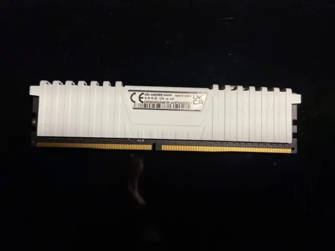 Memória DDR4 Corsair Vengance LPX 16GB (2X8GB), 3200 MHX, White