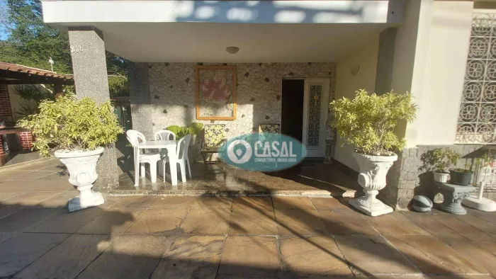 Casa com 06 Quartos com Piscina e Churrasqueira São Francisco - Niterói/RJ.