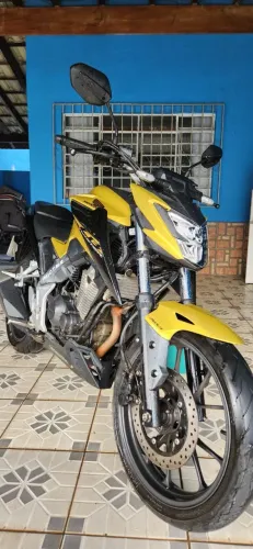Honda CB 300F Twister 2024 - Excelente Estado!