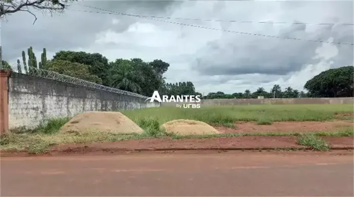 Terreno com 816m² à venda no Morada dos Pássaros