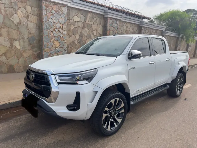 Toyota Hilux CD SRX Plus 4X4 2.8 TDI Die. Aut. 2024
