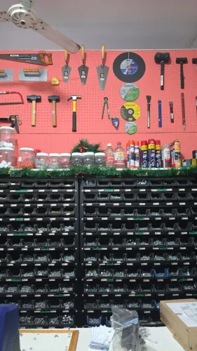 Vendo Estoque de Loja de ferramentas e Parafusos com Todos os Móveis Incluso.