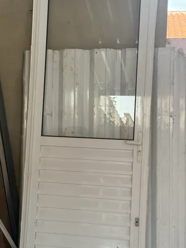 Porta de alumínio com vidro