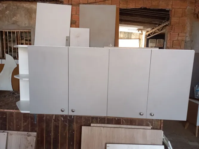 Armário de cozinha com cantoneira