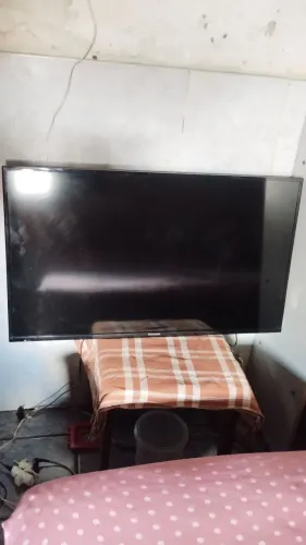 Vendo TV Full HD boa e grande.