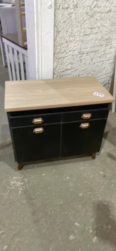 Armário baixo usado  com pés 2 gaveta e 2 porta 72 X 40x 65