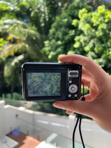 Câmera Digital Samsung ES25 + pilhas recarregáveis e carregador 