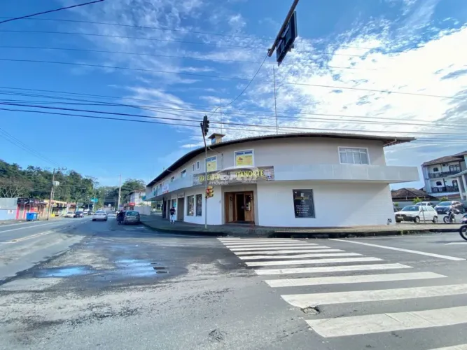 Sala comercial disponível para locação no bairro Itoupava Norte em Blumenau/SC.