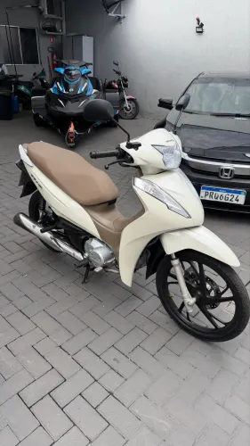 Biz 125 branco pérola 2021