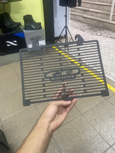 um protetor de radiador Scam para motocicletas BMW G 310 GS