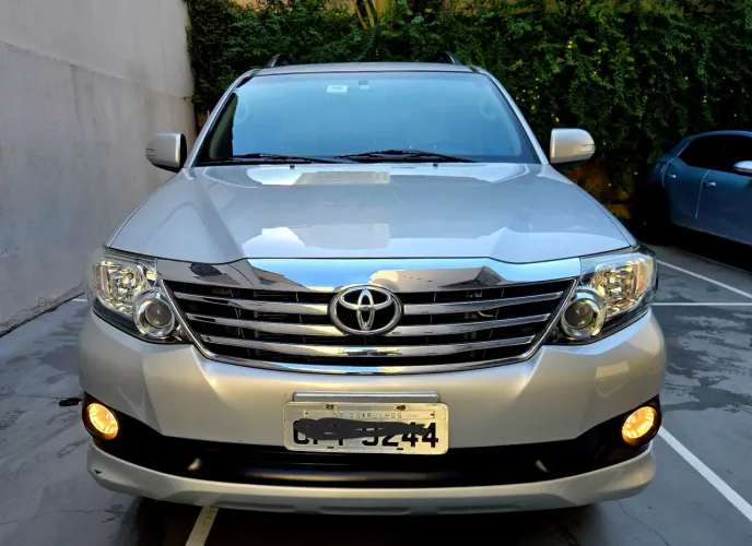Toyota Hilux SW4 SR 4X2 2.7/ 2.7 Flex 16V Aut. 2014