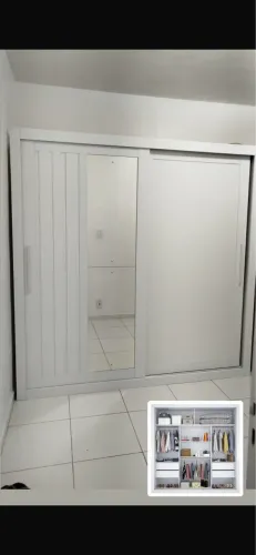 Guarda-roupa de casal com espelho disponível a pronta entrega 
