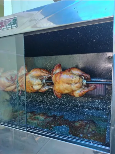 VENDO MÁQUINA DE FRANGO OU TROCO NUM FREEZER VERTICAL SLIM FUNCIONANDO