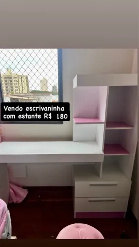 Escrivaninha/ estante