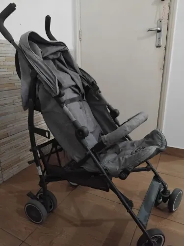 Carrinho de bebê passeio 