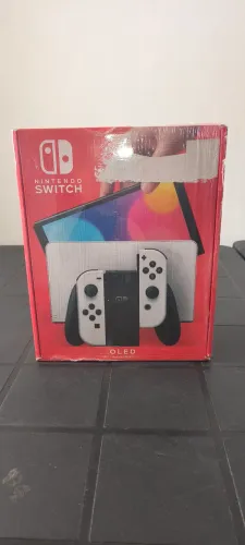 Nintendo Switch OLED na caixa