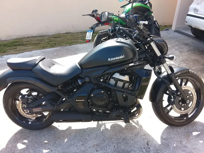 Vulcan s 650 linda moto de garagem