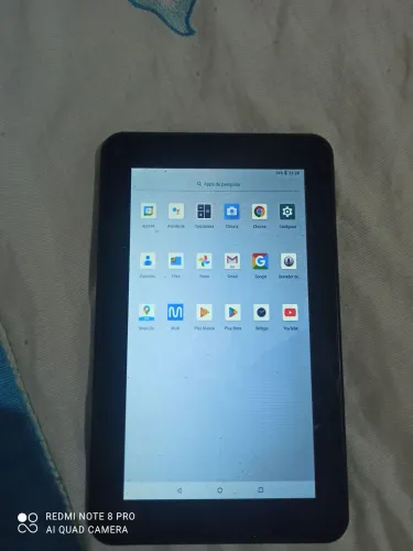 Vende se um tablet, ótimo pra quem tem filhos , funciona tudo