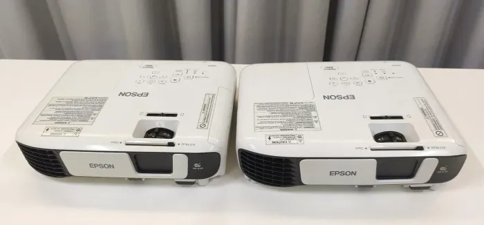 Par de Projetores EPSON X41+ 3.500l PARA BLENDING E PANORÂMICA E EFEITO CINEMA