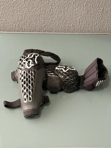 Cotoveleira de trilha/motocross FOX