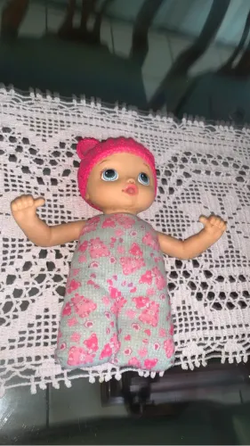 Boneca bebê Alive 