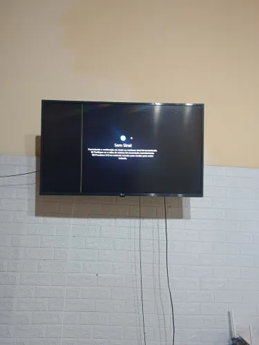 Smart tv 40 polegadas LG , 2 linhas na tela não atrapalha em.nada