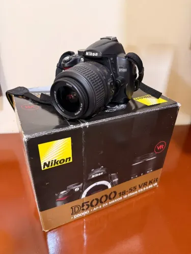 Nikon D5000 DSLR + Lente 18-55mm VR | Apenas 23.736 cliques
