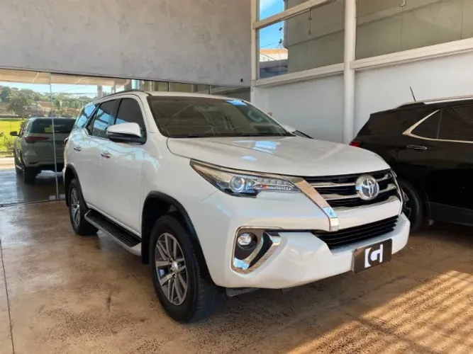 Toyota Hilux SW4 SRX 4X4 2.8 TDI 16V Dies. Aut. 2018