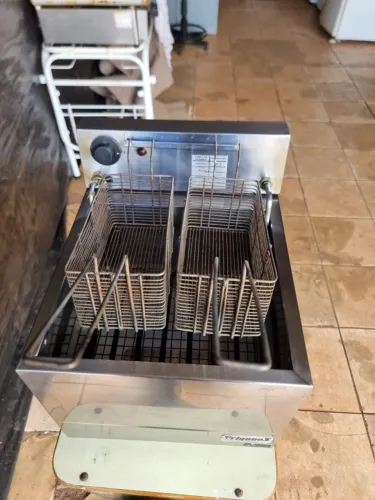 Fritadeira elétrica industrial de bancada Frigono X 20 litros 127volts funcionando e limpa
