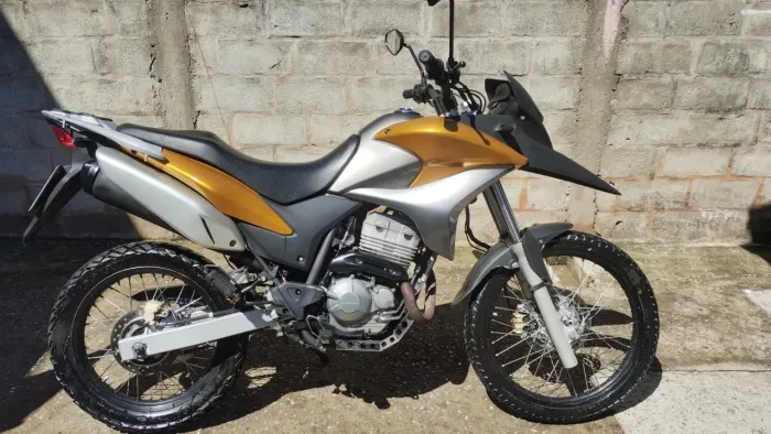 Moto impecável,  de procedência,  dono cuidado, vela fina, todas as revisões feitas,  