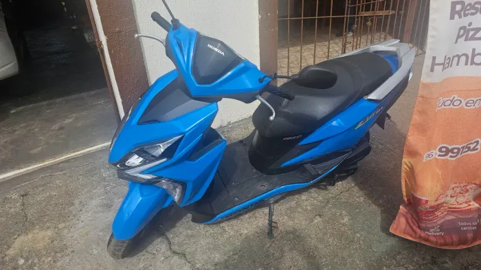 Vendo moto Elite 125 - Automática, partida eletrica 4 manchas, semi-nova, sem multas.