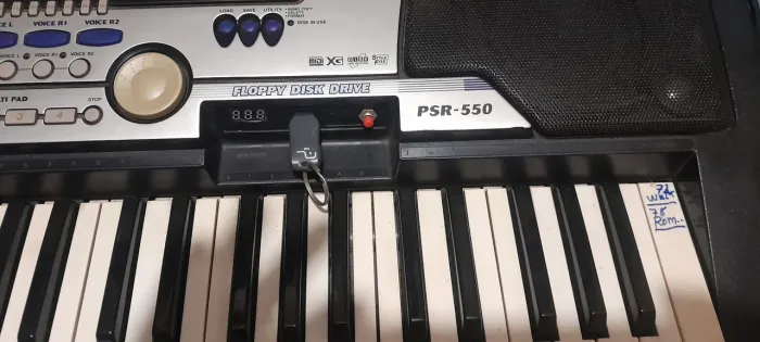 Teclado PSR  550