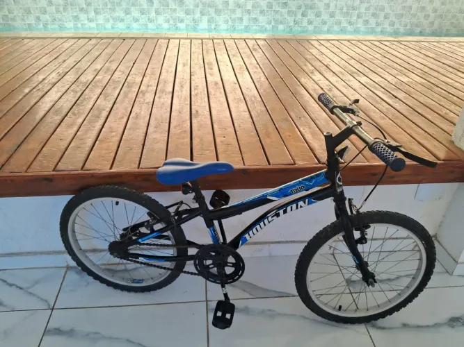 Bicicleta infantil aro 20 (Semi nova)