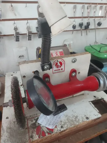 Maquina de afiação de alicate cutículas 