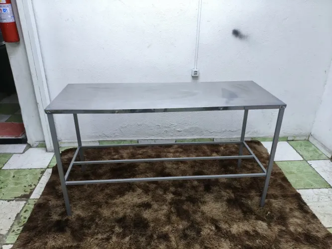 Mesa para Cozinha Industrial - Tampo inox 