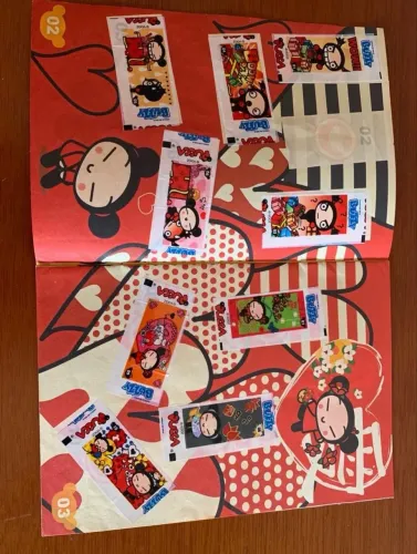 Álbum de figurinha buzzy chiclete pucca 2007