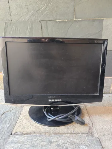 Monitores 110,00 cada.