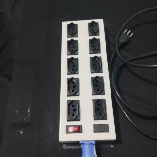 Régua de ac com 10 pontos de ligação e plug Neutrik 