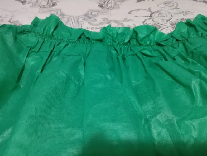 Toalha para mesa de festa em TNT verde. Ótimo estado.