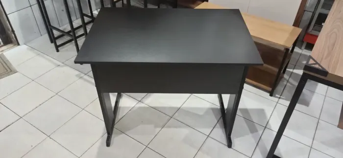 Mesa preta para escritório
